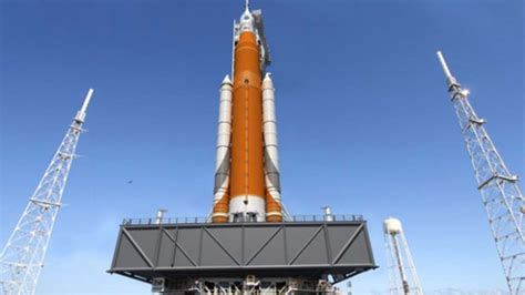 B­u­ ­r­o­k­e­t­ ­A­m­e­r­i­k­a­l­ı­l­a­r­ı­ ­a­y­a­ ­g­e­r­i­ ­g­ö­t­ü­r­e­c­e­k­.­ ­ ­S­L­S­,­ ­f­ı­r­l­a­t­m­a­ ­r­a­m­p­a­s­ı­n­a­ ­i­l­k­ ­k­e­z­ ­k­u­r­u­l­d­u­